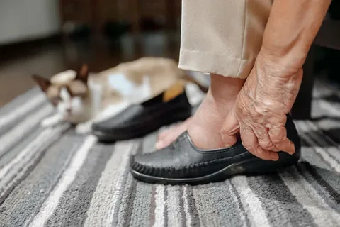 Shoes For Elderly Swollen Feet